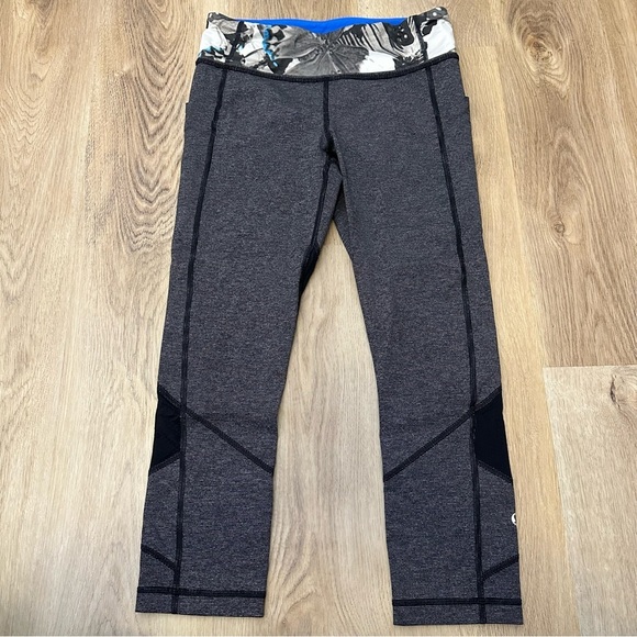 Lululemon Pace Rival Crop Black Heathered Wee Stripe Blue Waistband size 6 - Picture 1 of 11